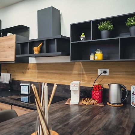 L Arche Comfort & Relax Brown Home Di Via Varesina Milan Exterior photo