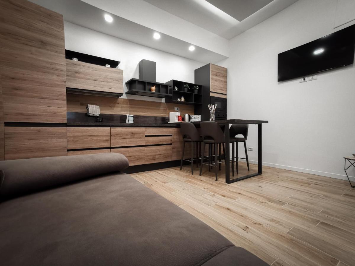 L Arche Comfort & Relax Brown Home Di Via Varesina Milan Exterior photo