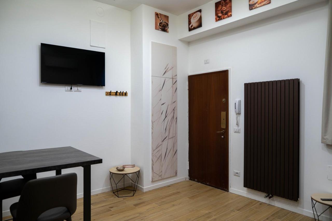 L Arche Comfort & Relax Brown Home Di Via Varesina Milan Exterior photo