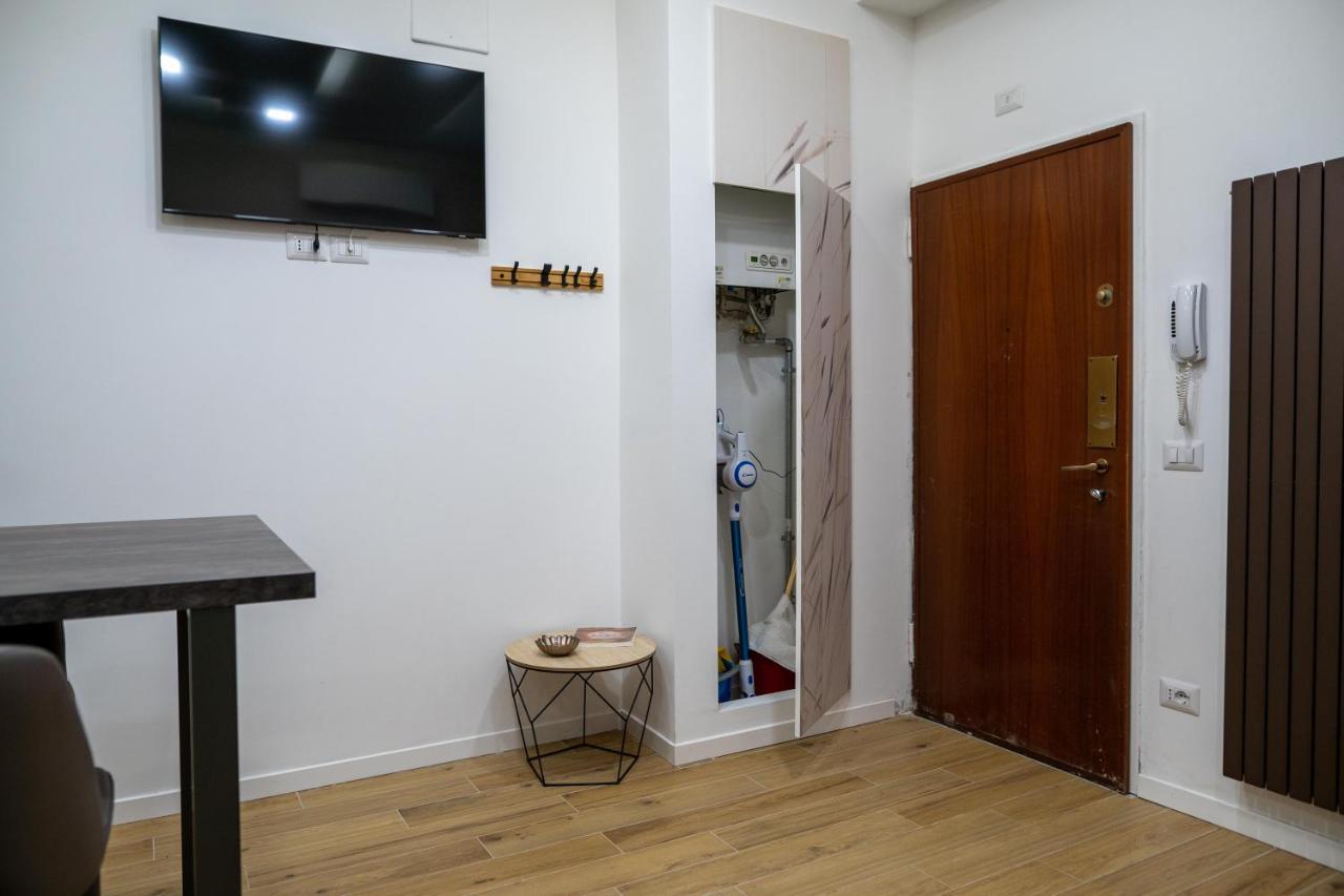 L Arche Comfort & Relax Brown Home Di Via Varesina Milan Exterior photo