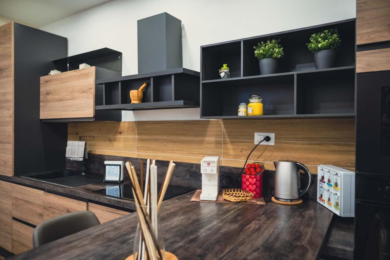 L Arche Comfort & Relax Brown Home Di Via Varesina Milan Exterior photo