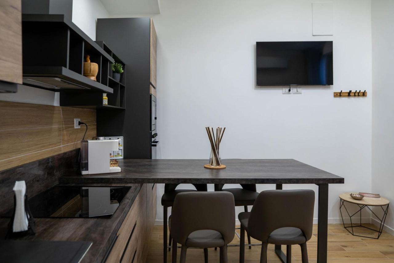 L Arche Comfort & Relax Brown Home Di Via Varesina Milan Exterior photo