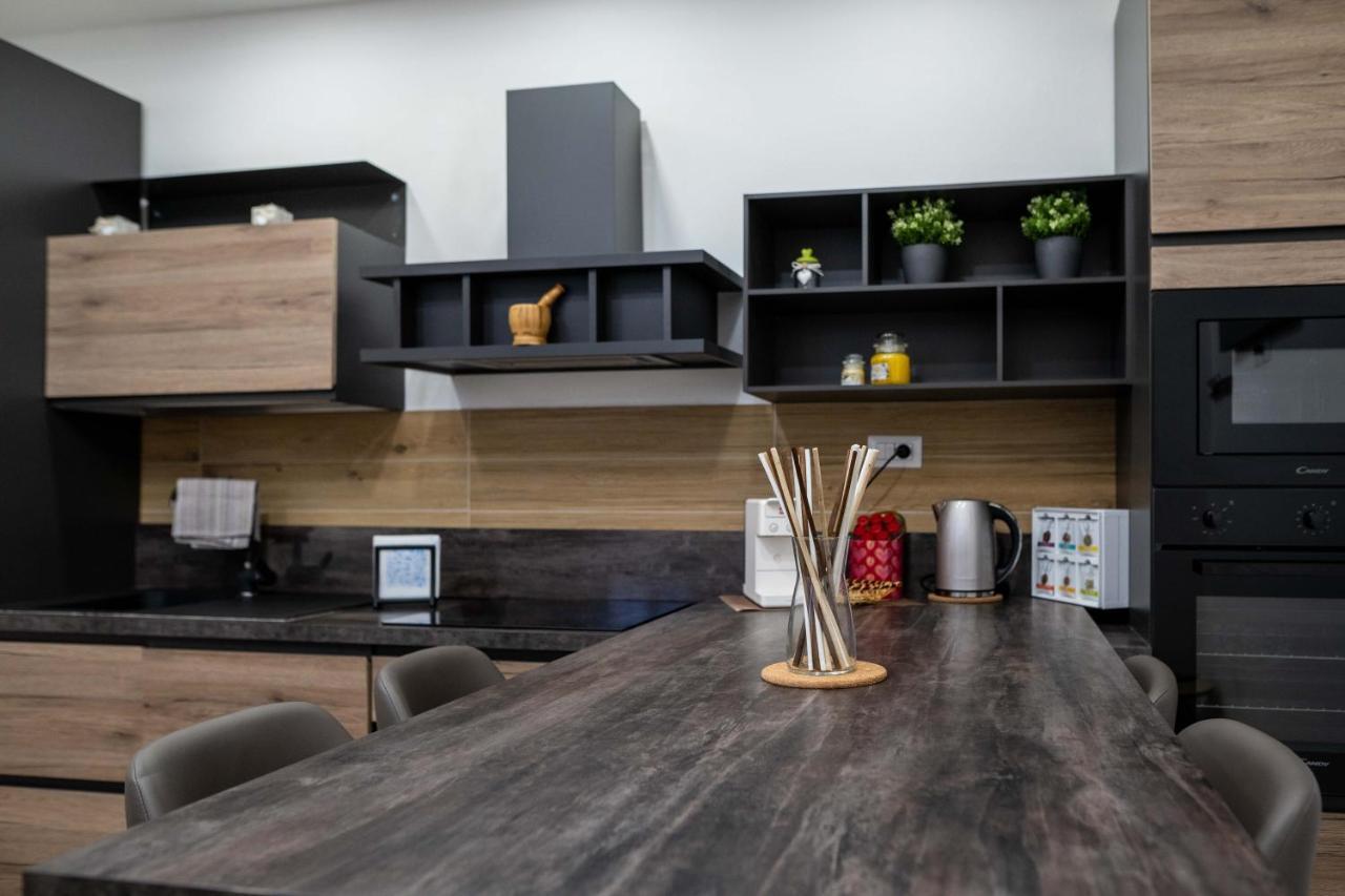 L Arche Comfort & Relax Brown Home Di Via Varesina Milan Exterior photo